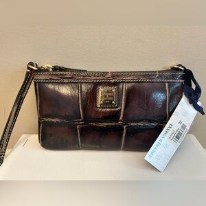 NWT Dooney and Bourke Large Slim Leather wristlet